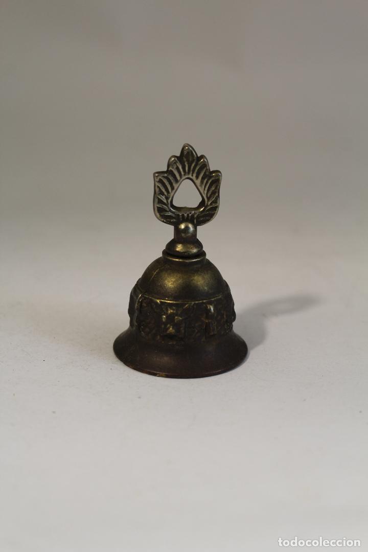 Antig&uuml;edades: campanilla peque&ntilde;a de bronce - Foto 3