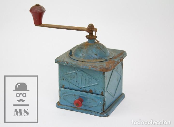 Antiquit&auml;ten: Antiguo Molinillo Caf&eacute; de Hojalata / Metal - ELMA - A&ntilde;os 50 - Azul y Rojo - Medidas 10 x 18 x 17 cm