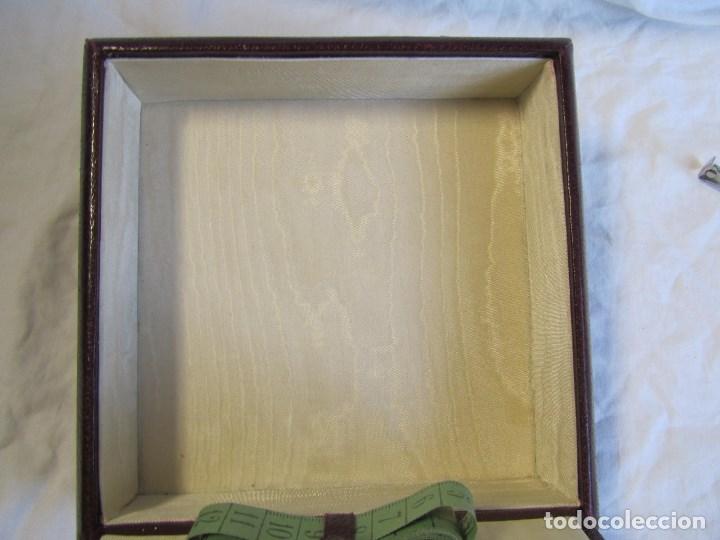 Antig&uuml;edades: Caja costurero con elementos de baquelita - Foto 9