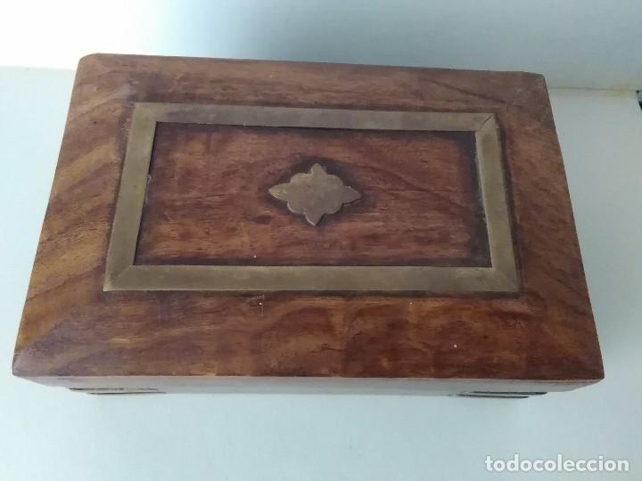 Antig&uuml;edades: Caja de madera y bronce 20x12x5 ctms apro - Foto 2