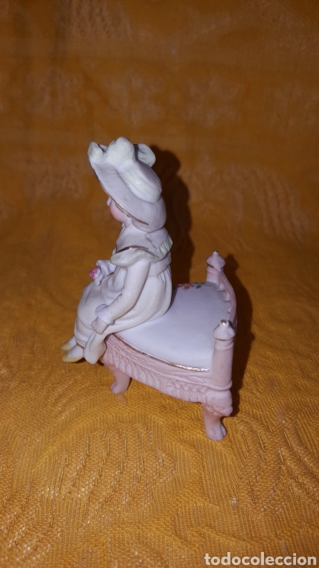 Antig&uuml;edades: Figura de biscuit de ni&ntilde;a sentada - Foto 4