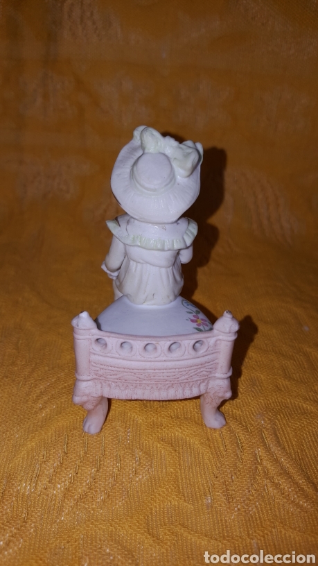 Antig&uuml;edades: Figura de biscuit de ni&ntilde;a sentada - Foto 5