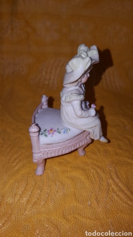 Antig&uuml;edades: Figura de biscuit de ni&ntilde;a sentada - Foto 7