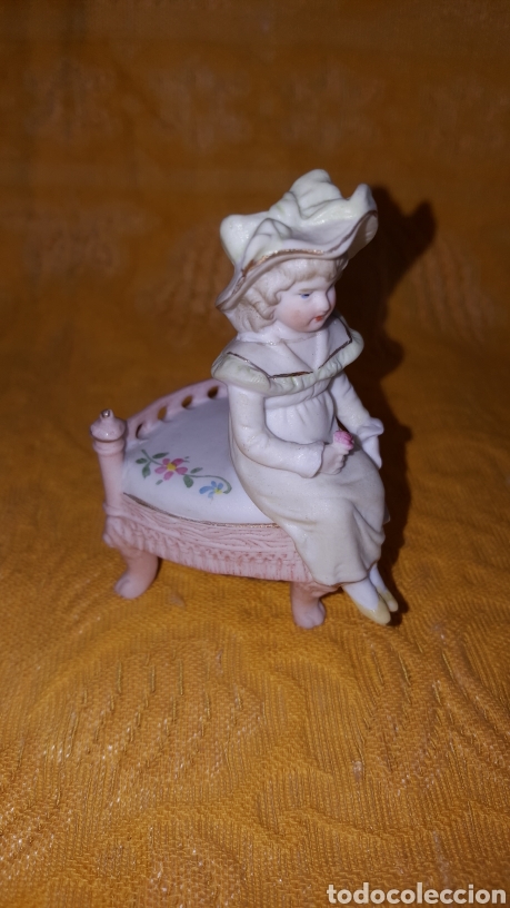 Antig&uuml;edades: Figura de biscuit de ni&ntilde;a sentada - Foto 8