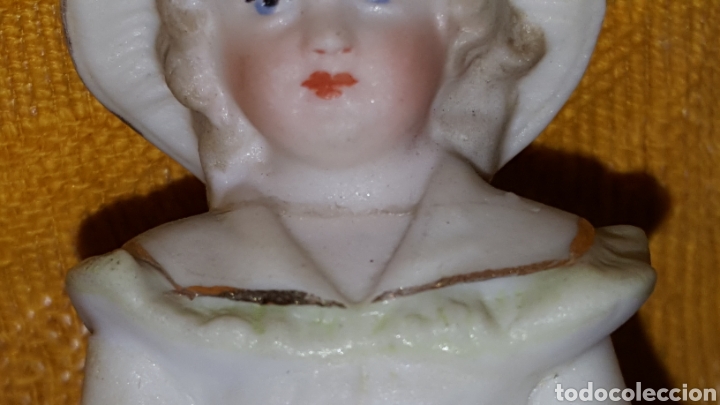 Antig&uuml;edades: Figura de biscuit de ni&ntilde;a sentada - Foto 9