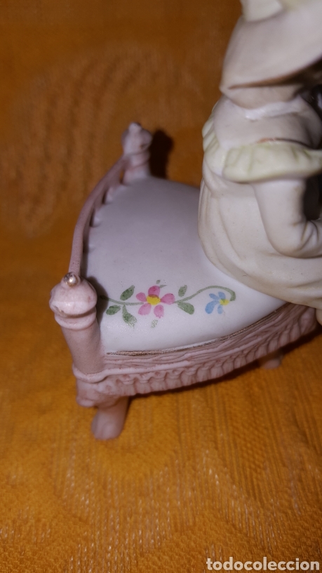 Antig&uuml;edades: Figura de biscuit de ni&ntilde;a sentada - Foto 11