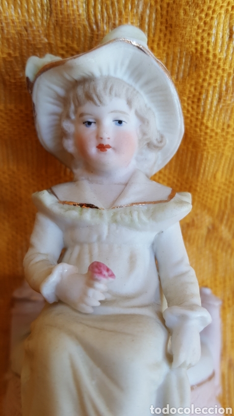 Antig&uuml;edades: Figura de biscuit de ni&ntilde;a sentada - Foto 16
