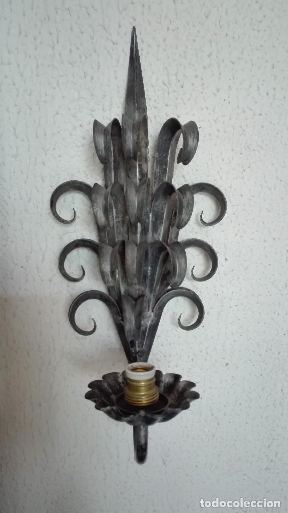 Antig&uuml;edades: Aplique de pared de hierro con hojas. - Foto 1