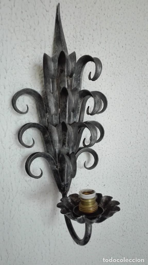 Antig&uuml;edades: Aplique de pared de hierro con hojas. - Foto 2