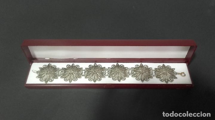 Antig&uuml;edades: Pulsera repujada de plata - Foto 1