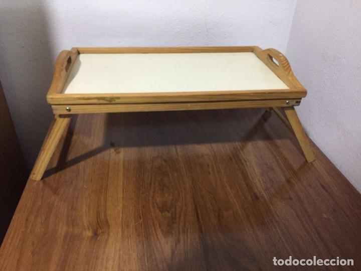 Antig&uuml;edades: BANDEJA  DE CAMA DE MADERA - Foto 1
