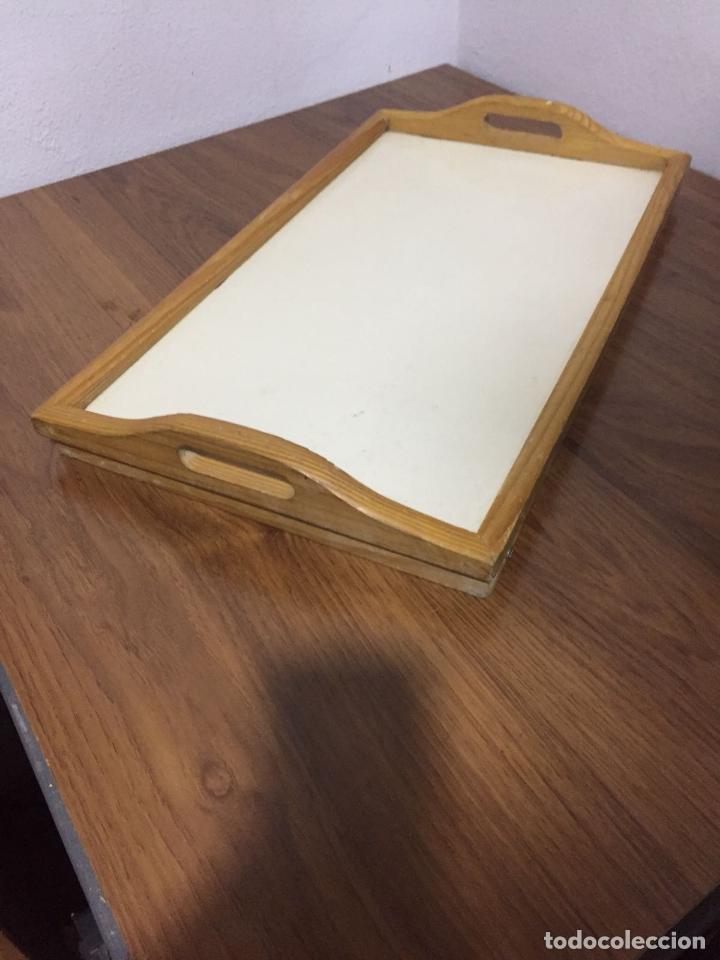 Antig&uuml;edades: BANDEJA  DE CAMA DE MADERA - Foto 2