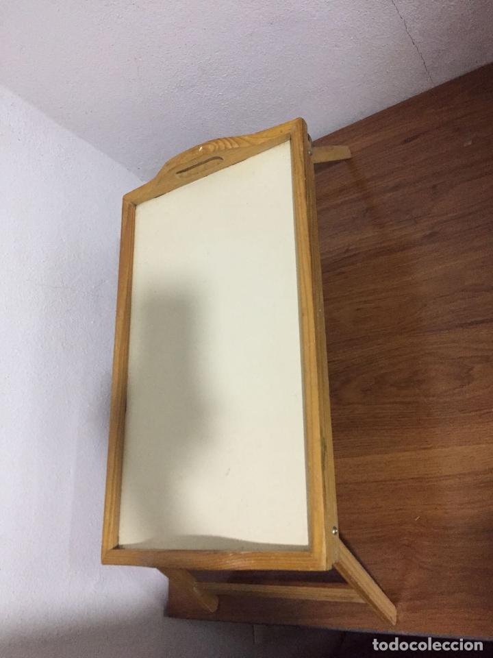 Antig&uuml;edades: BANDEJA  DE CAMA DE MADERA - Foto 5