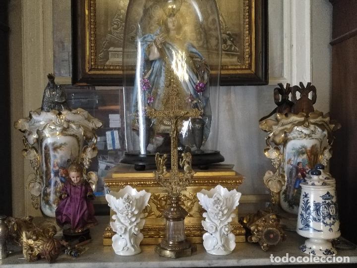 Antigüedades: ANTIGUA pareja de jarrones isabelinos ideal capilla virgen semana santa , porcelana oro perdido - Foto 1 - 127519963