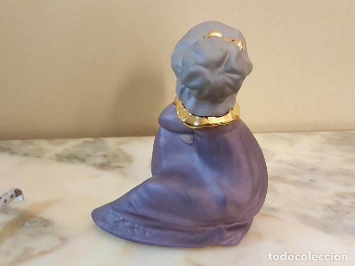 Antig&uuml;edades: Se&ntilde;ora sentada con sombrero. CERAMICAS TURIS. PTA - Foto 2
