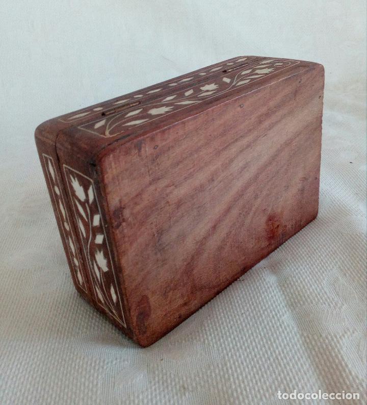 Antig&uuml;edades: CAJA DE MADERA CON INCRUSTACIONES DE HUESO. - Foto 3