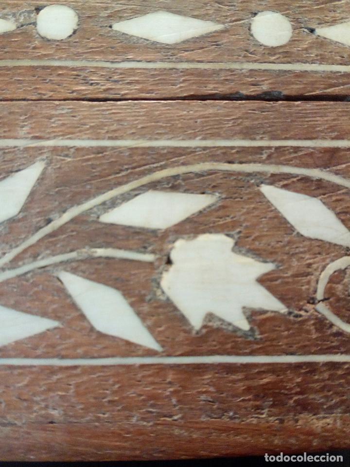 Antig&uuml;edades: CAJA DE MADERA CON INCRUSTACIONES DE HUESO. - Foto 5