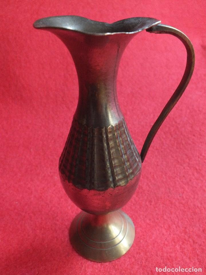 Antig&uuml;edades: JARRA PEQUE&Ntilde;A EN BRONCE CON DECORACION TALLADA - Foto 1