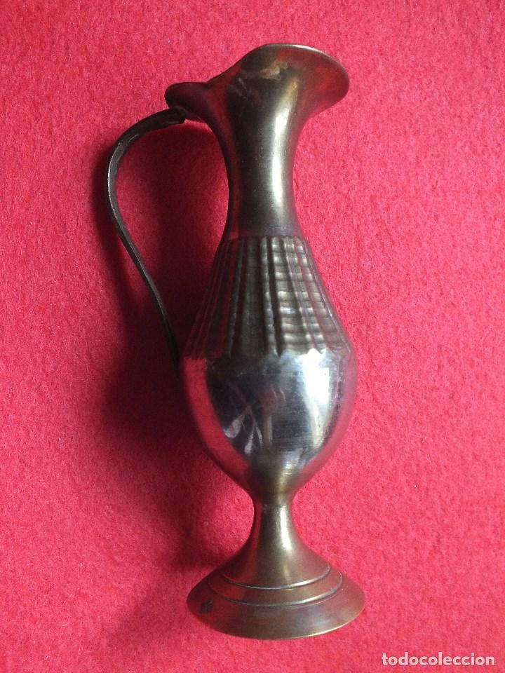 Antig&uuml;edades: JARRA PEQUE&Ntilde;A EN BRONCE CON DECORACION TALLADA - Foto 2