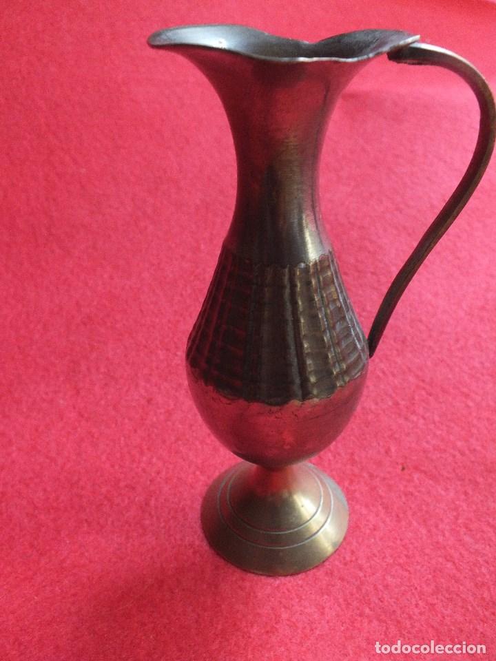 Antig&uuml;edades: JARRA PEQUE&Ntilde;A EN BRONCE CON DECORACION TALLADA - Foto 3