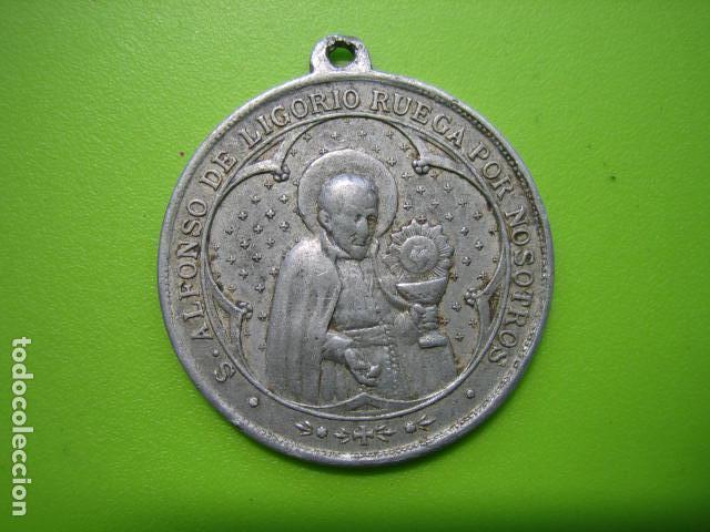 Antig&uuml;edades: Antigua medalla religiosa.Aluminio - Foto 2