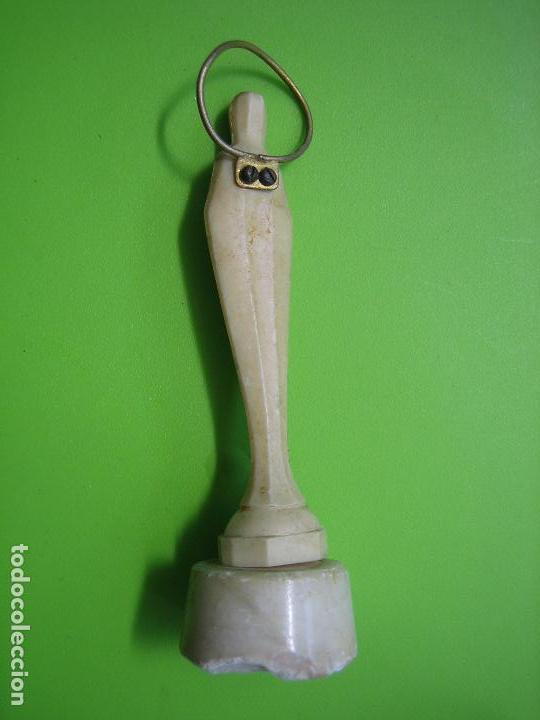 Antig&uuml;edades: Peque&ntilde;a Virgen en plastico - Foto 3