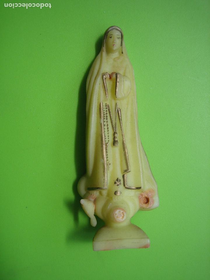 Antig&uuml;edades: Peque&ntilde;a Virgen en plastico - Foto 1