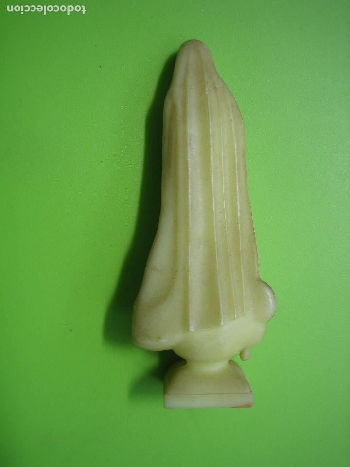 Antig&uuml;edades: Peque&ntilde;a Virgen en plastico - Foto 2