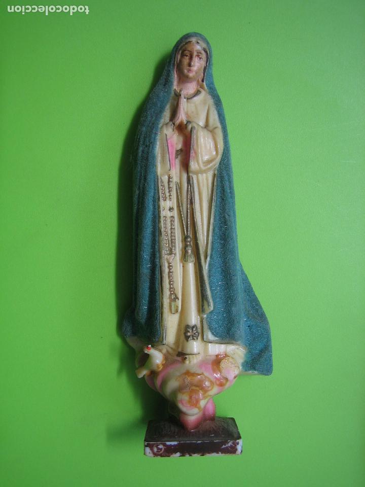 Antig&uuml;edades: Peque&ntilde;a Virgen en plastico - Foto 1
