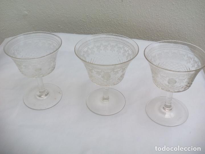 Antig&uuml;edades: Lote de 3 antiguas copas de cristal