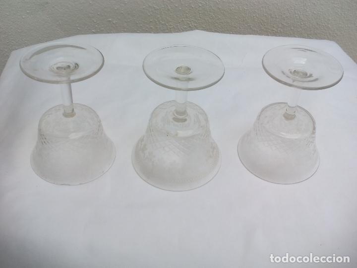 Antig&uuml;edades: Lote de 3 antiguas copas de cristal - Foto 5
