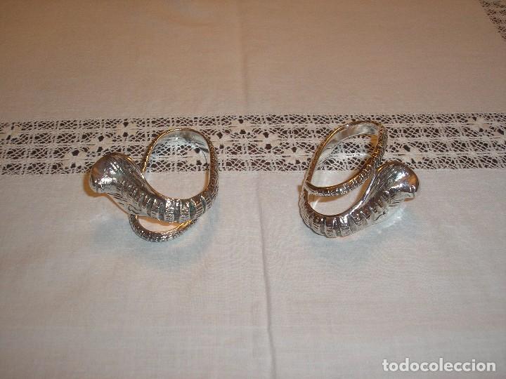 Antig&uuml;edades: DOS SERVILLETEROS CON FORMA DE SERPIENTE COBRA - Foto 1