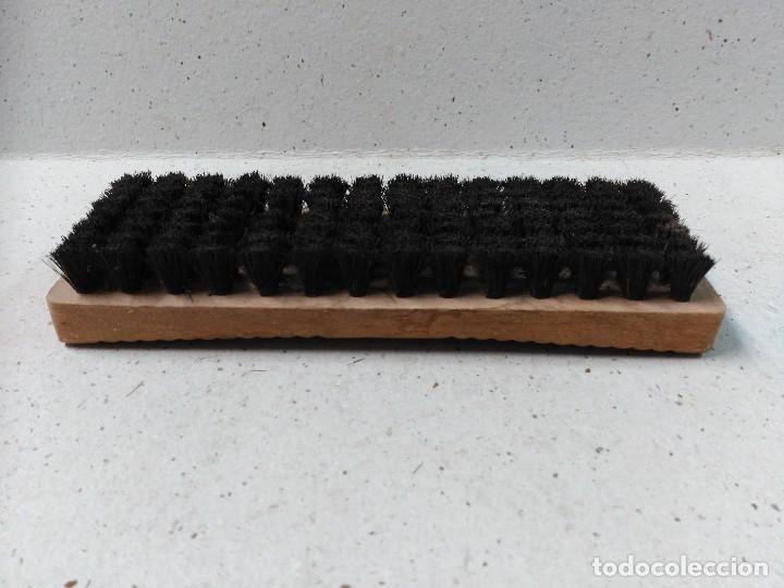 Antig&uuml;edades: CEPILLO PARA CABALLERIA EN MADERA - Foto 5
