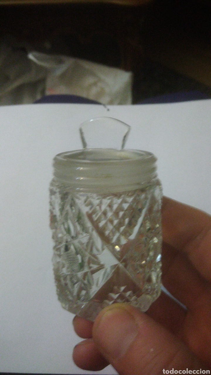 Antig&uuml;edades: BOTE DE CRISTAL ANTIGUO CON TAPA.
