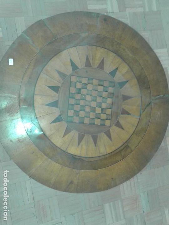 Antig&uuml;edades: MESA REDONDA DE JUEGO CON MARQUETERIA - Foto 1