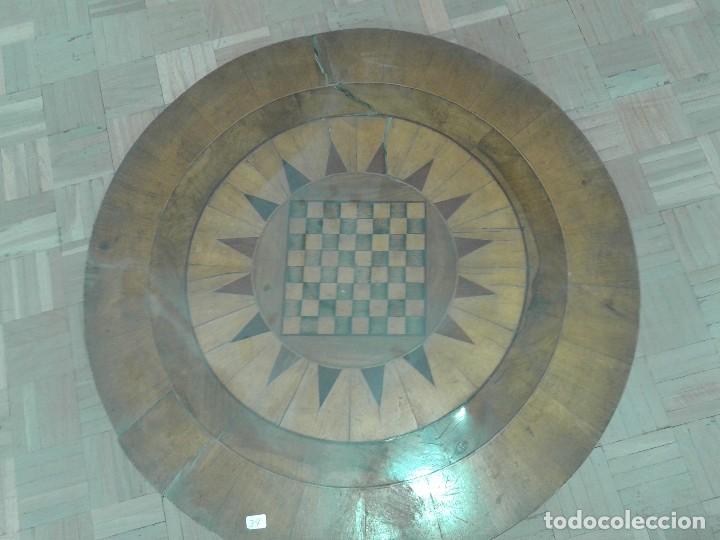 Antig&uuml;edades: MESA REDONDA DE JUEGO CON MARQUETERIA - Foto 3