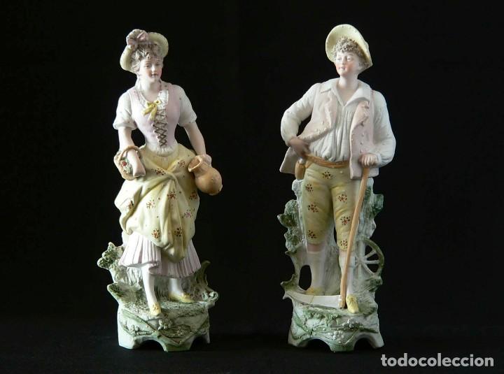 Antig&uuml;edades: PAREJA DE FIGURAS GALANTES DE BISCUIT - Foto 1