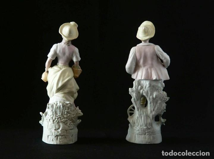 Antig&uuml;edades: PAREJA DE FIGURAS GALANTES DE BISCUIT - Foto 2