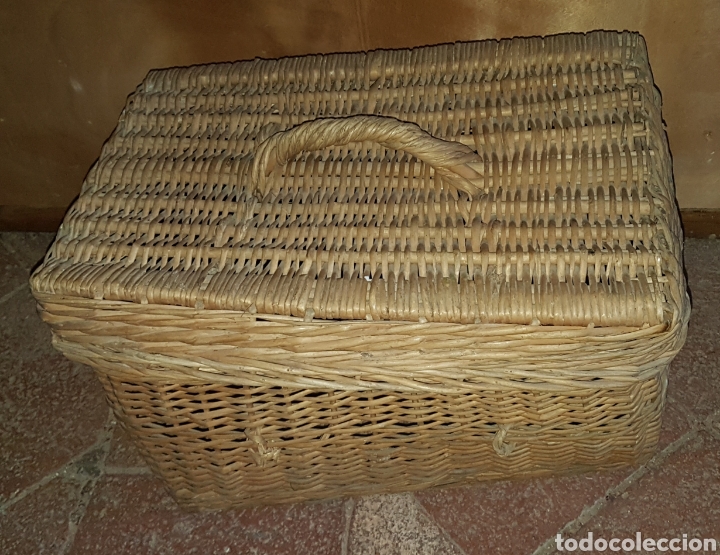 Antig&uuml;edades: Antiguo cesto mimbre en forma de caja - Foto 1