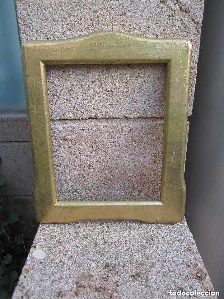 Antig&uuml;edades: Peque&ntilde;o marco de madera con pan de oro - Foto 2