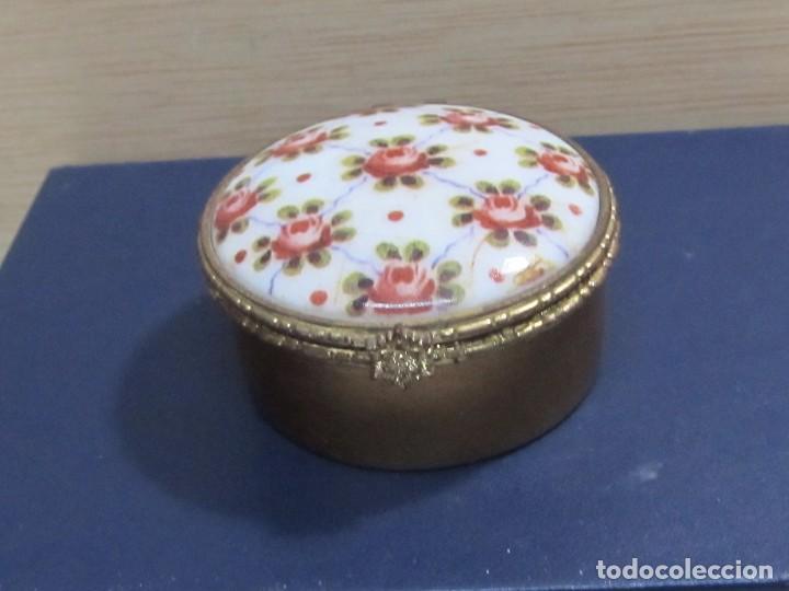 Antiguidades: BONITA CAJA DE PORCELANA CON DETALLES CHAPADOS EN ORO - FINE PORCELAIN
