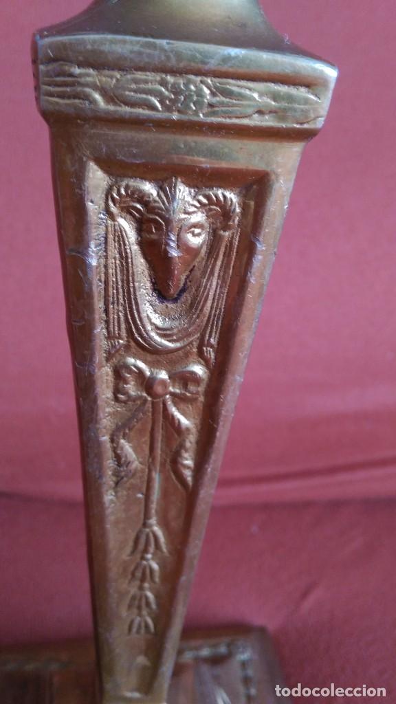 Antig&uuml;edades: portavelas de bronce - Foto 3