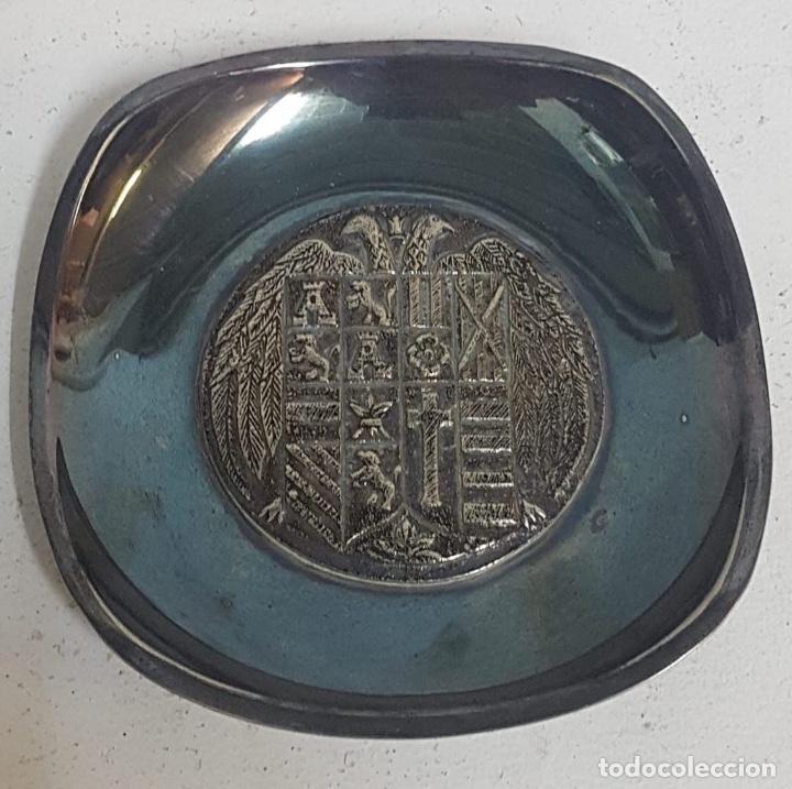 Antiquit&eacute;s: Vaciabolsillos de alpaca con medalla central