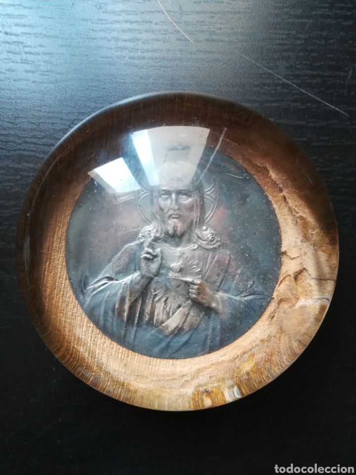 Antig&uuml;edades: Antiguo pisapapeles Sagrado Coraz&oacute;n - Foto 1