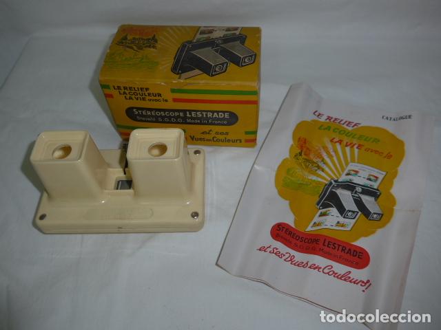 Antig&uuml;edades: Antiguo visor estereoscopico original, con su caja y catalogo.
