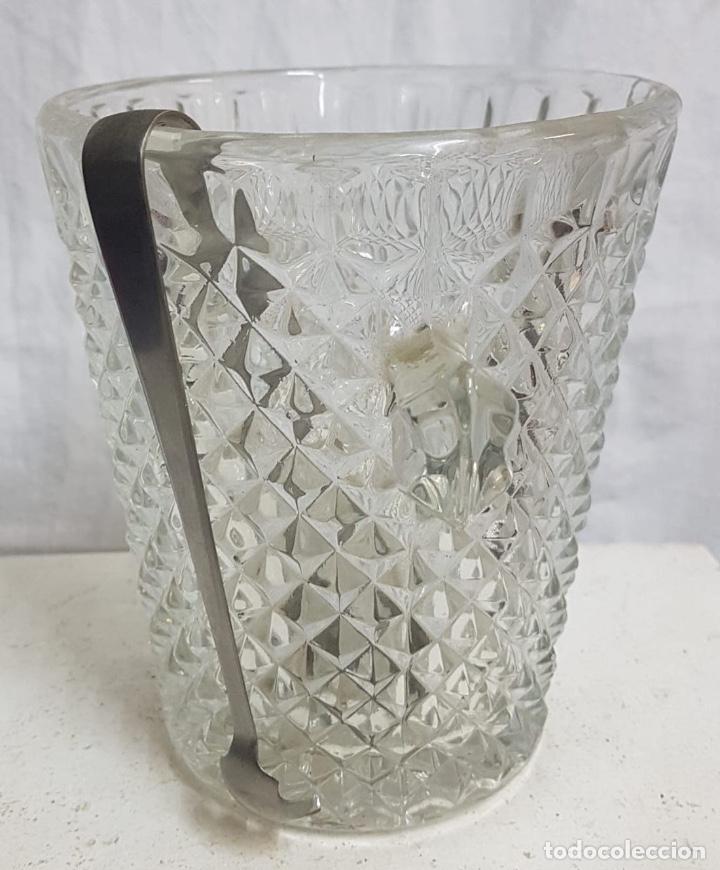 Antig&uuml;edades: Cubitera cristal tallado con asa - Foto 1