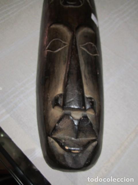 Antig&uuml;edades: M&aacute;scara de madera. 11 x 45 cms. - Foto 3