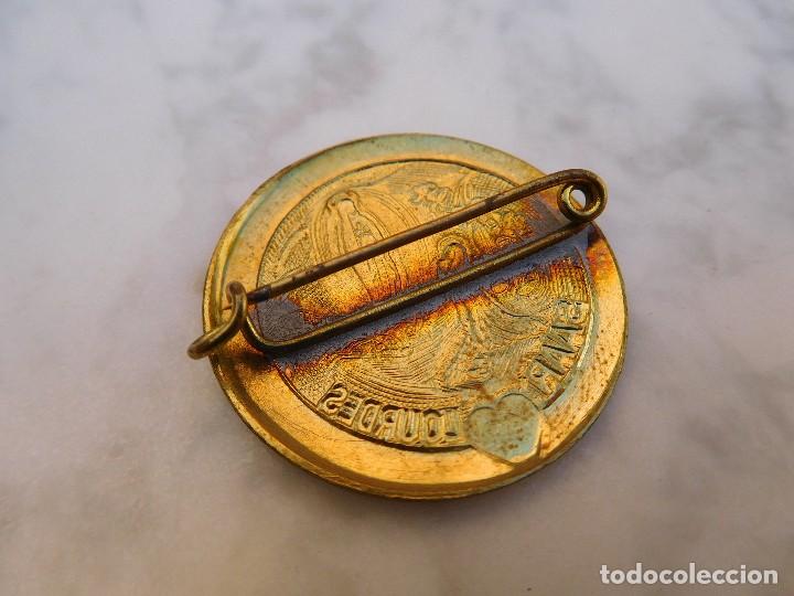 Antig&uuml;edades: Insignia SAAR Lourdes 56 - Foto 2