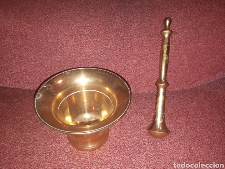 Antig&uuml;edades: Antiguo almirez de bronce con su brazo original - Foto 1