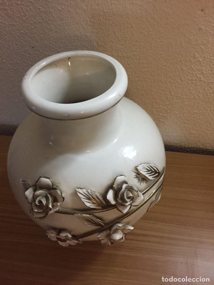 Antig&uuml;edades: JARRON CON FLORES EN RELIEVE - Foto 6